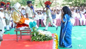 Former Lok Sabha Speaker Shivraj Patil Chakurkar was cremated with state honours.