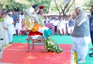 Former Lok Sabha Speaker Shivraj Patil Chakurkar was cremated with state honours.
